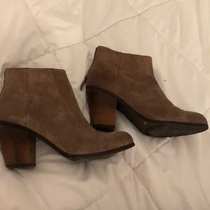 8.5 Vince Camuto tan suede ankle boots